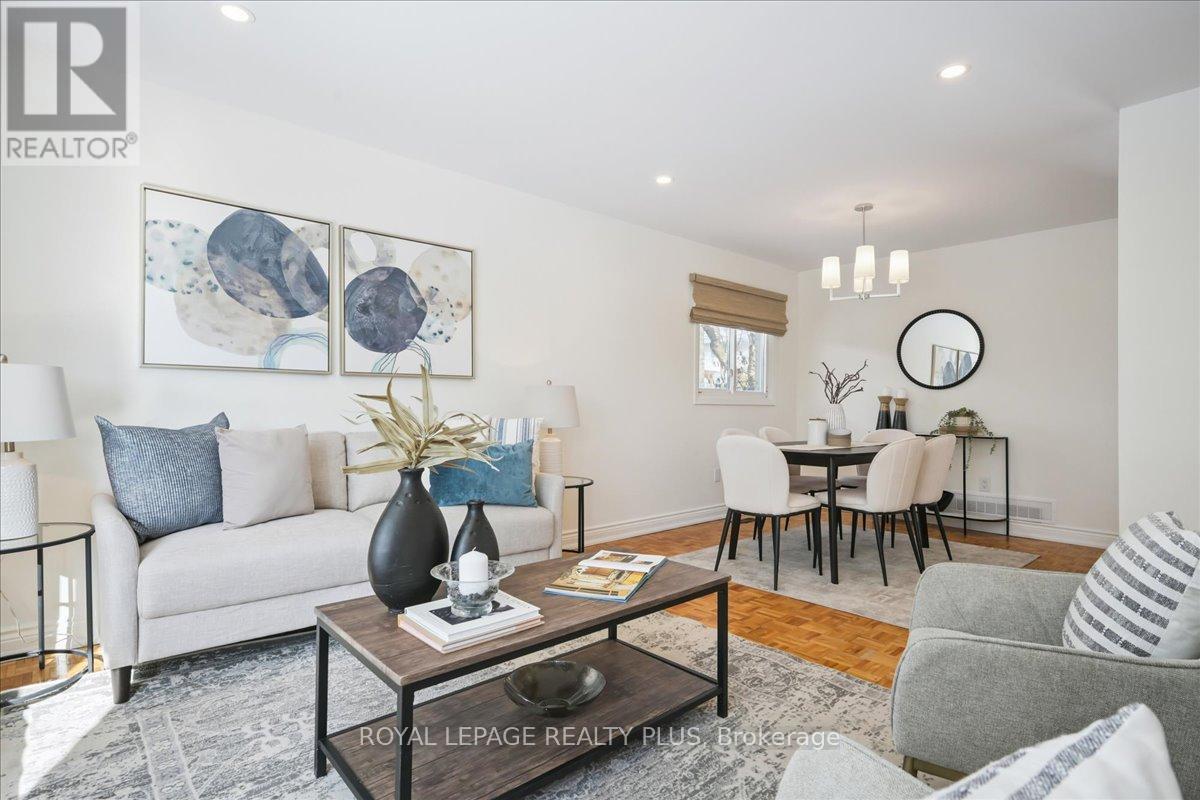 3655 Burnbrae Drive, Mississauga, Ontario  L5C 2R6 - Photo 5 - W12739286