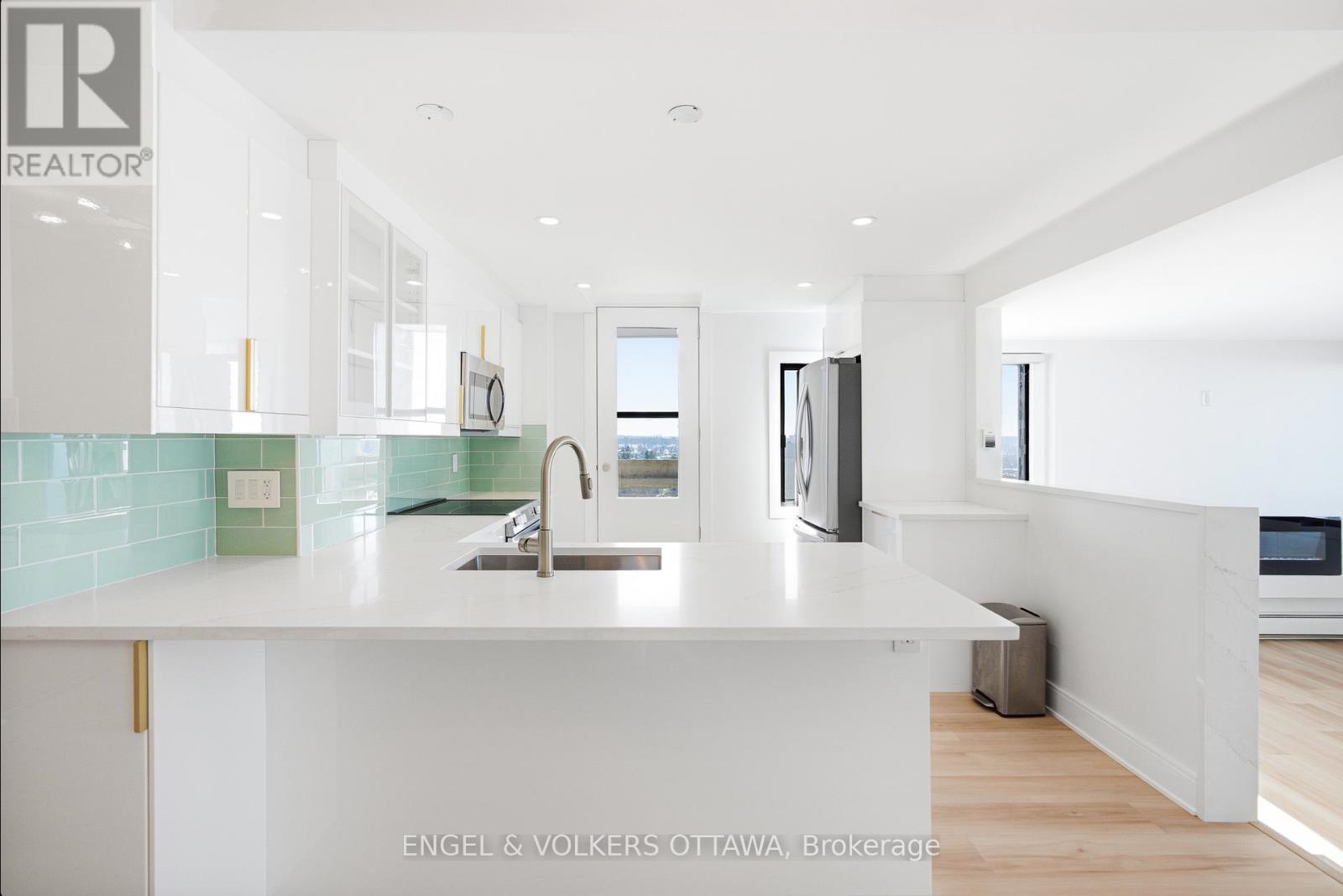 1504 - 415 Greenview Avenue, Ottawa, Ontario  K2B 8G5 - Photo 5 - X12869012