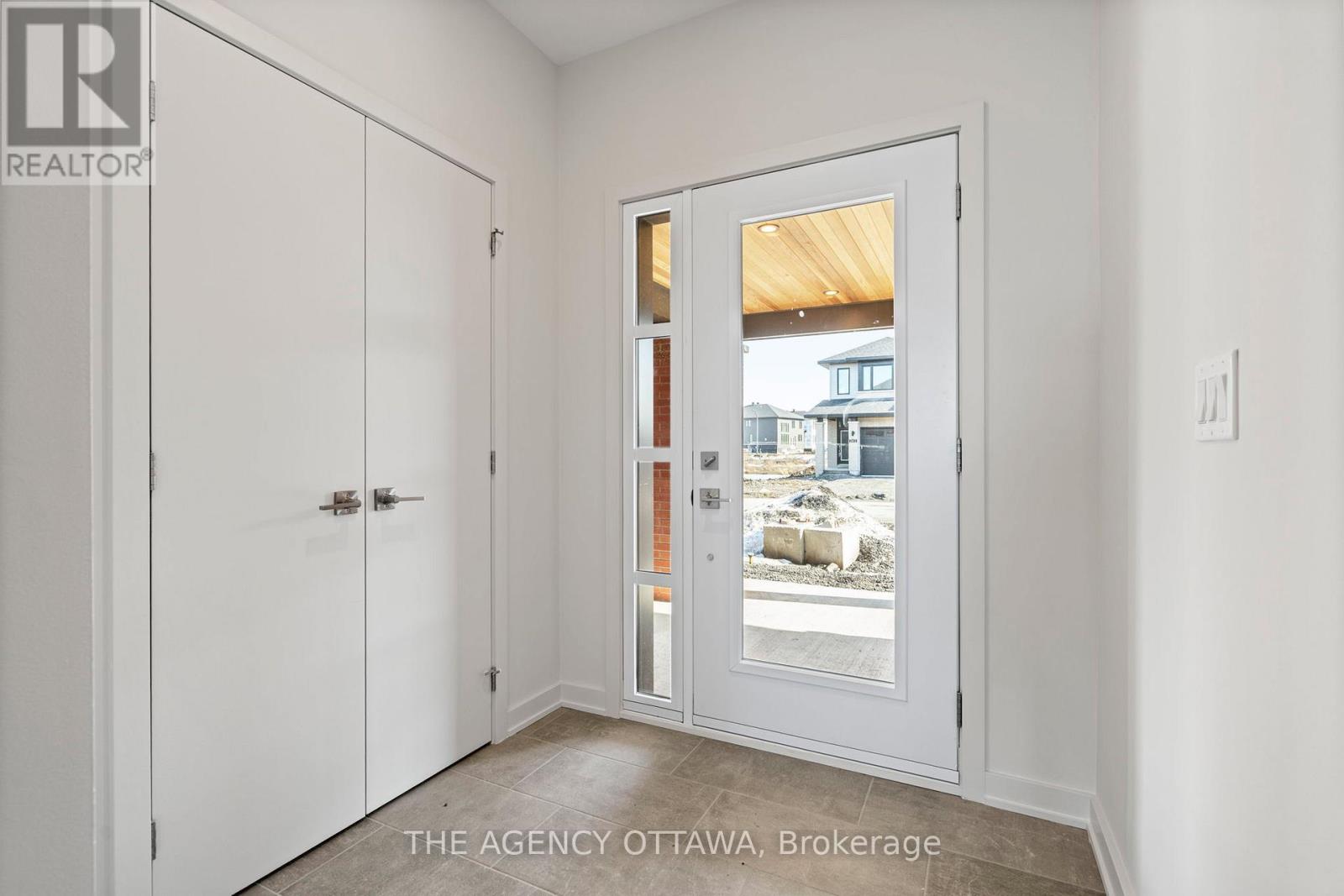 267 Apricot Street, Ottawa, Ontario  K1X 0K1 - Photo 4 - X12869024