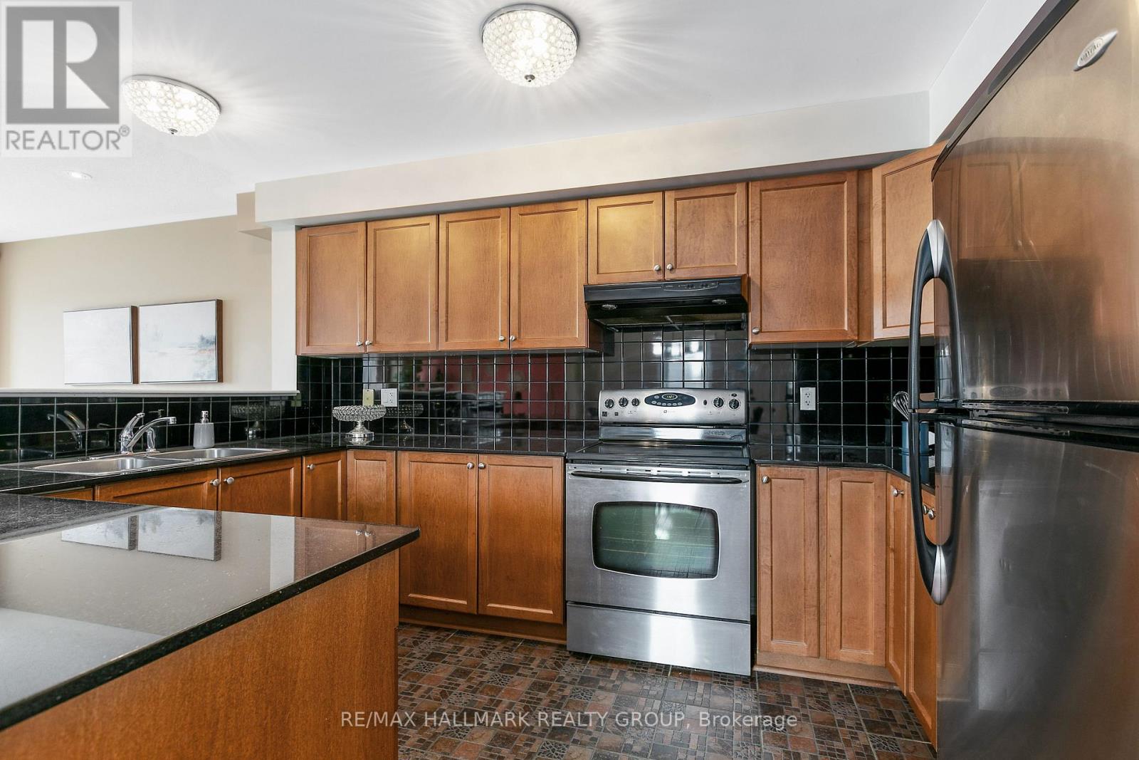 4120 Kelly Farm Drive, Ottawa, Ontario  K1T 4J2 - Photo 6 - X12869032