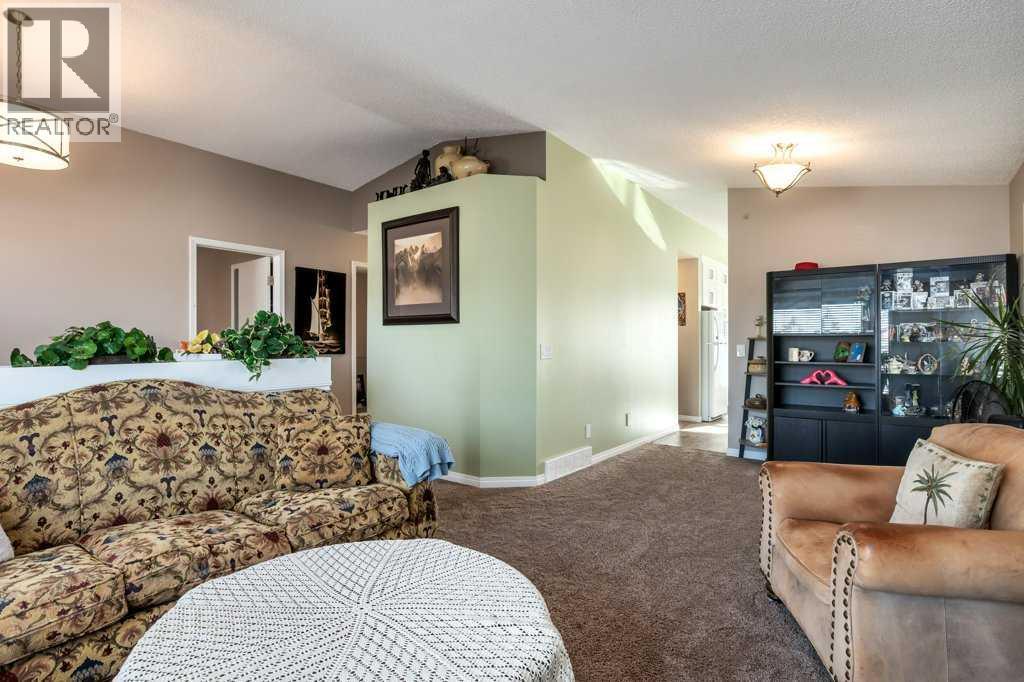 117 Shawfield Way Sw, Calgary, Alberta  T2Y 2Y1 - Photo 5 - A2291275