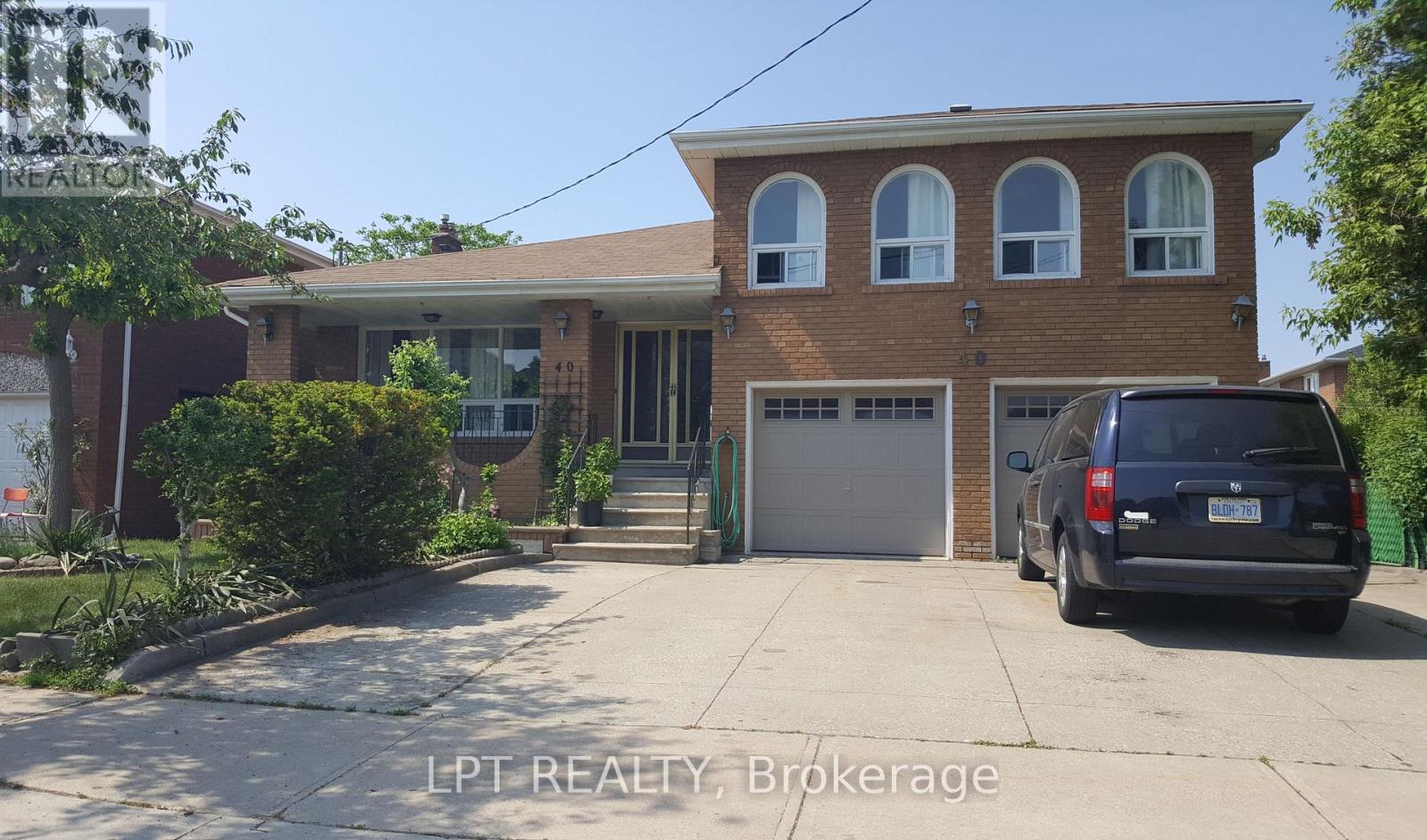 40 ST ANDREWS BOULEVARD, Toronto, Ontario