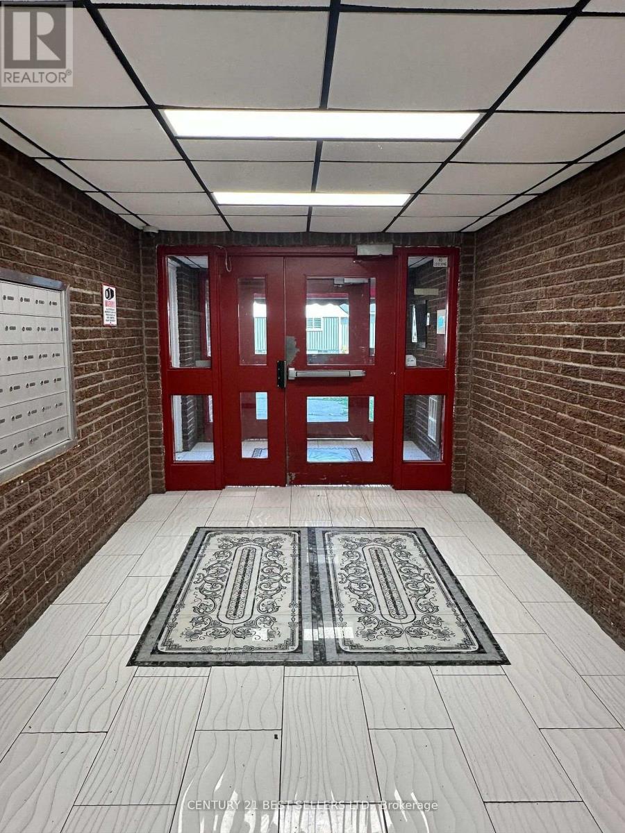 44 Central Avenue E, Brockville, Ontario  K6V 1W6 - Photo 2 - X12835398