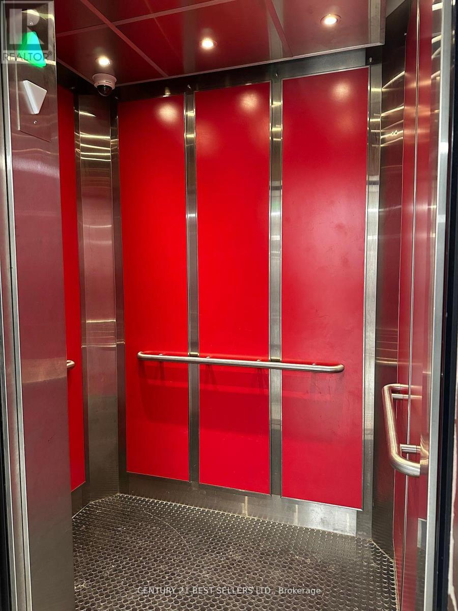 44 Central Avenue E, Brockville, Ontario  K6V 1W6 - Photo 3 - X12835398