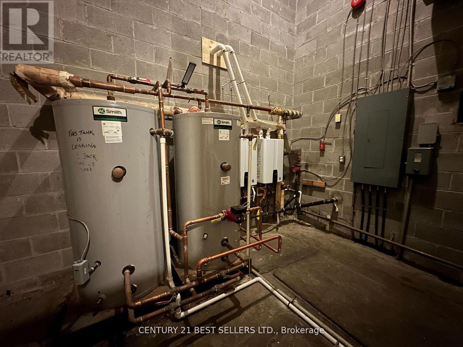 44 Central Avenue E, Brockville, Ontario  K6V 1W6 - Photo 5 - X12835398