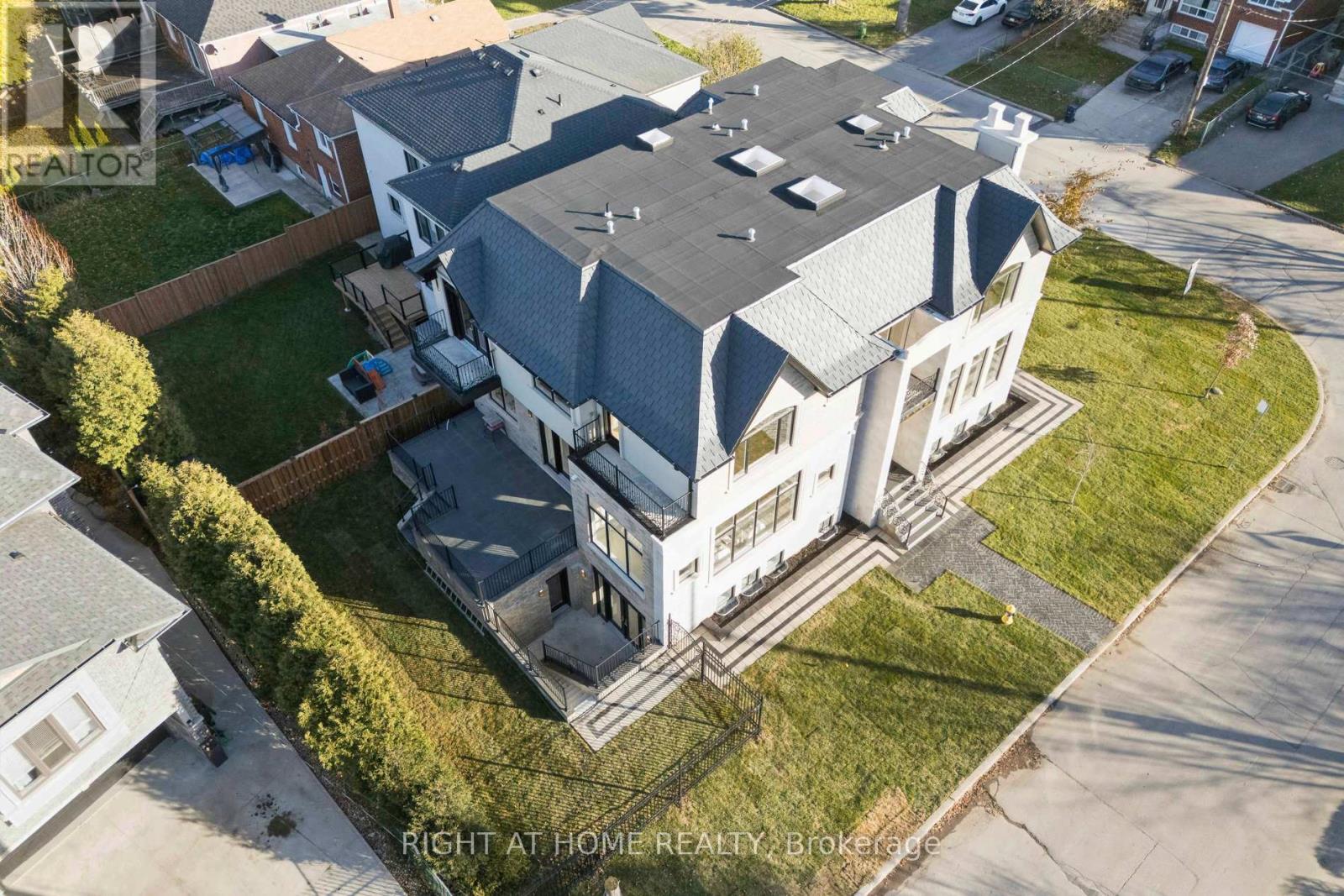 1 Lynnhaven Road, Toronto, Ontario  M6A 2K7 - Photo 49 - C12856830