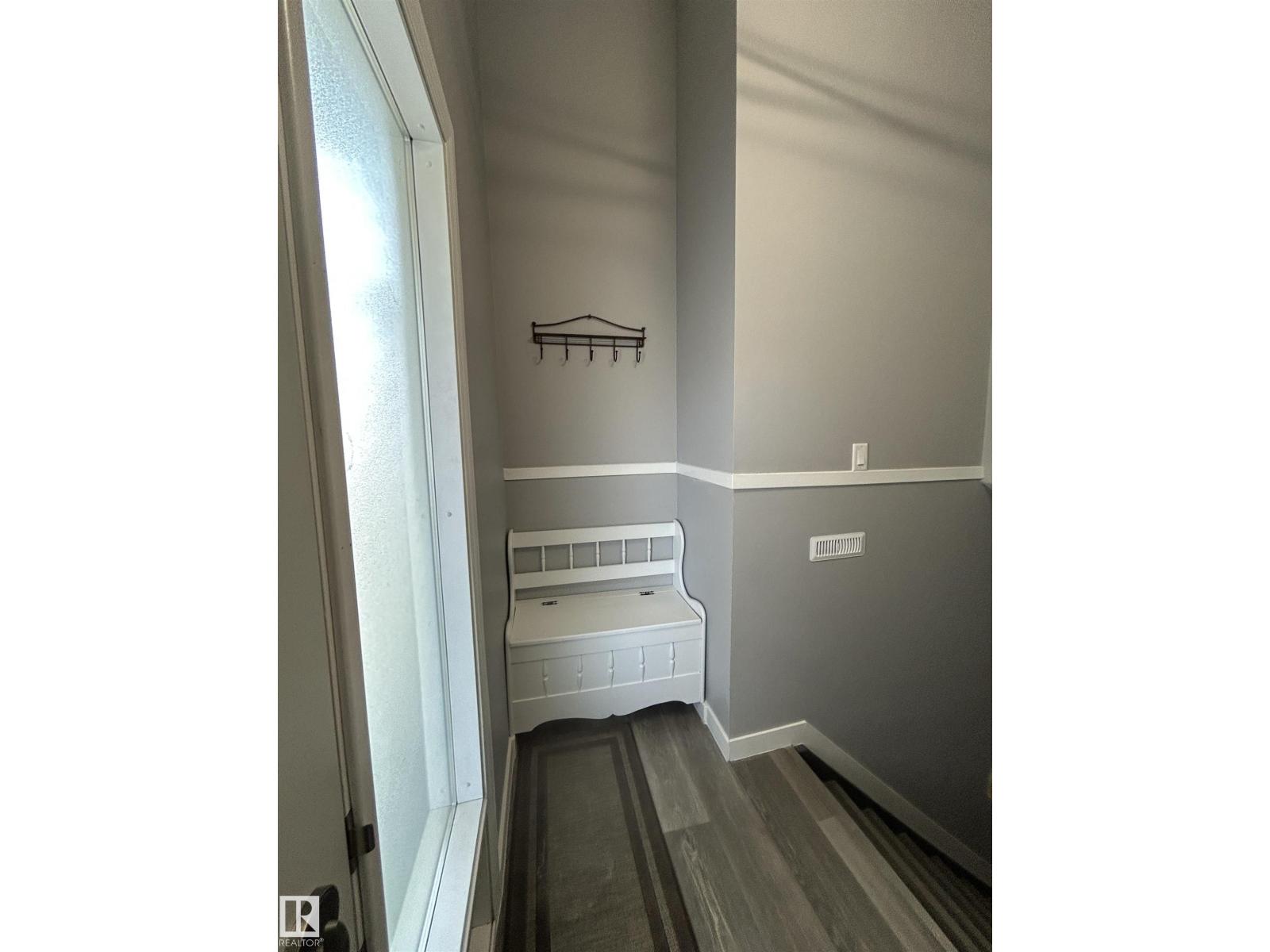 10426 27 Av Nw, Edmonton, Alberta  T6J 4J5 - Photo 4 - E4476760