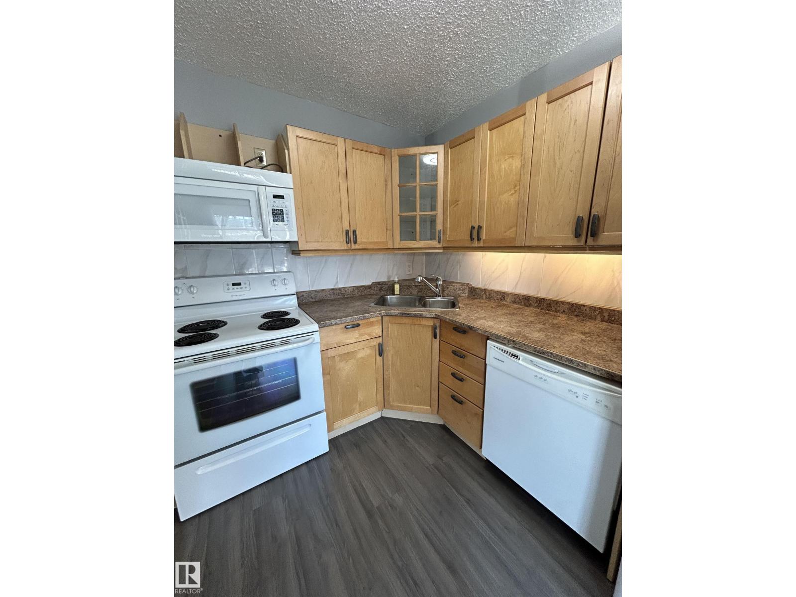 10426 27 Av Nw, Edmonton, Alberta  T6J 4J5 - Photo 9 - E4476760