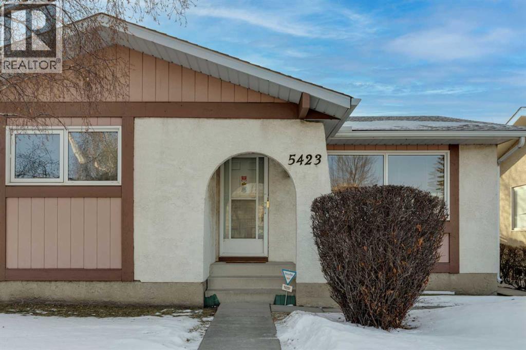 5423 Madigan Drive Ne, Calgary, Alberta  T2A 5T5 - Photo 4 - A2291849