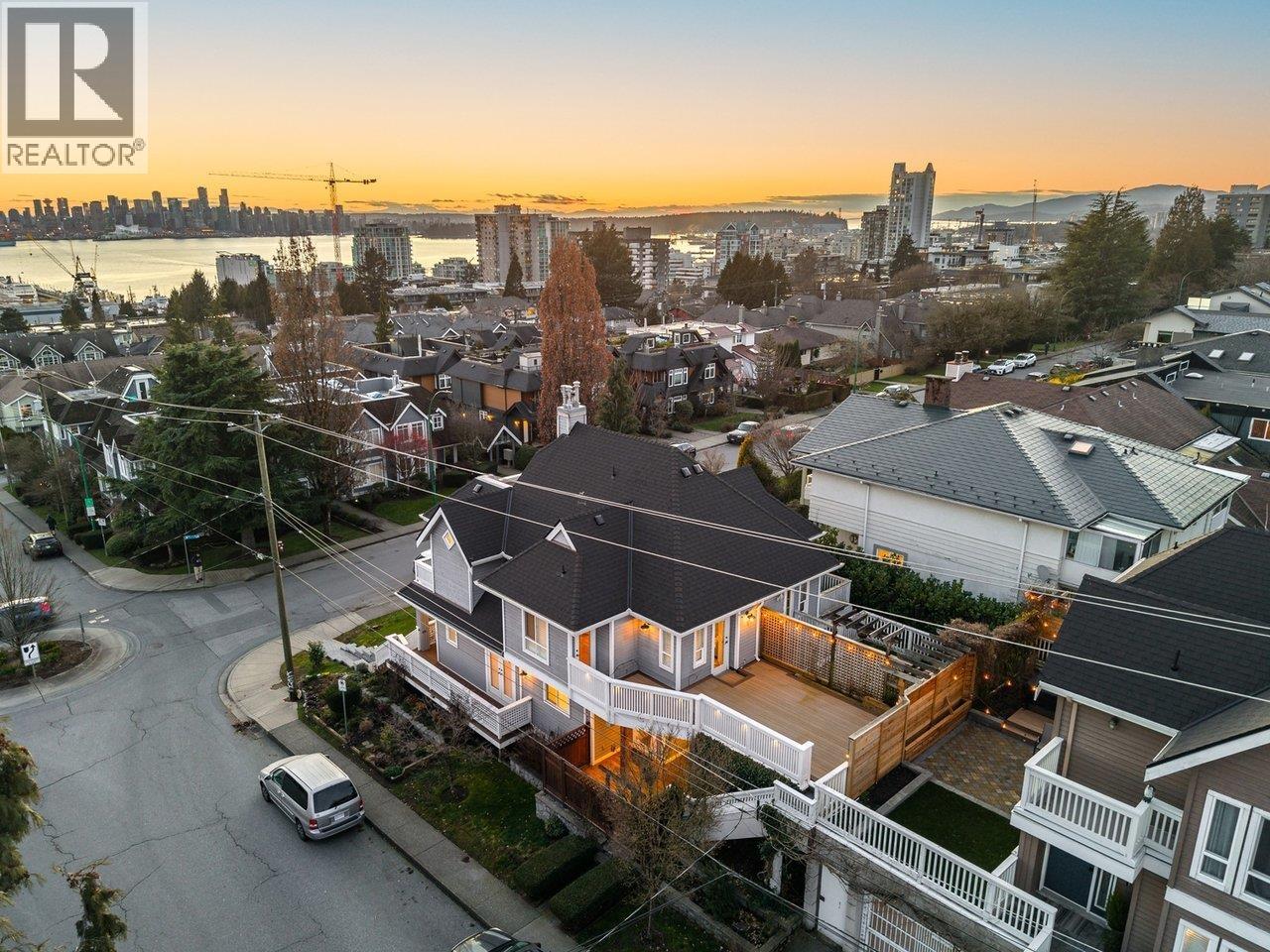 280 E 5TH STREET, North Vancouver, British Columbia