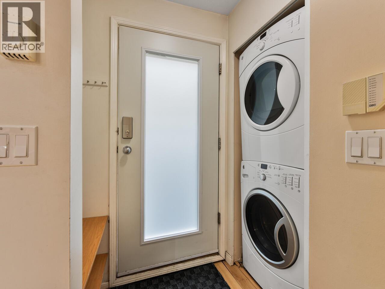 8 2375 W Broadway Street, Vancouver, British Columbia  V6K 2E6 - Photo 3 - R3097832