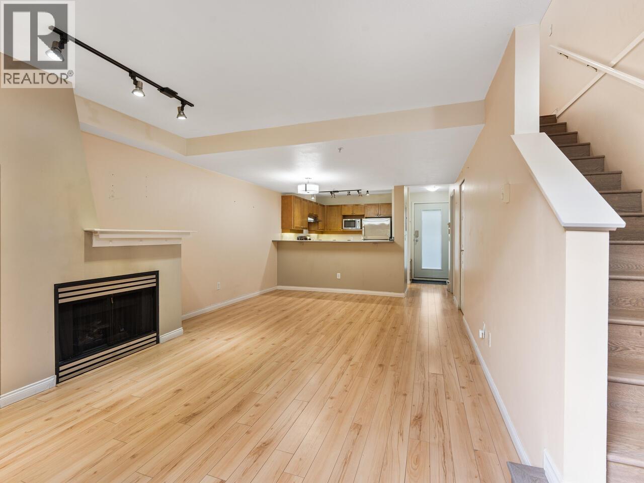 8 2375 W Broadway Street, Vancouver, British Columbia  V6K 2E6 - Photo 11 - R3097832