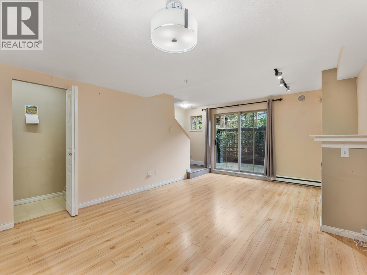 8 2375 W Broadway Street, Vancouver, British Columbia  V6K 2E6 - Photo 9 - R3097832