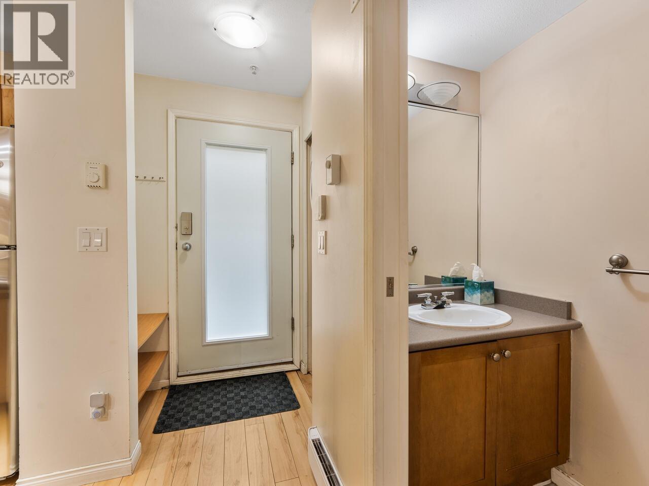 8 2375 W Broadway Street, Vancouver, British Columbia  V6K 2E6 - Photo 4 - R3097832