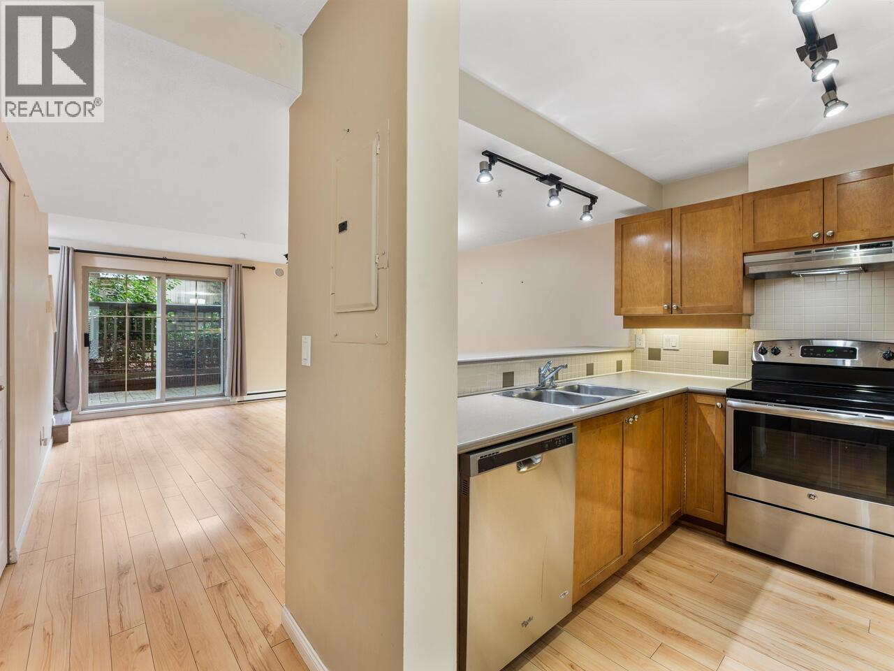 8 2375 W Broadway Street, Vancouver, British Columbia  V6K 2E6 - Photo 6 - R3097832