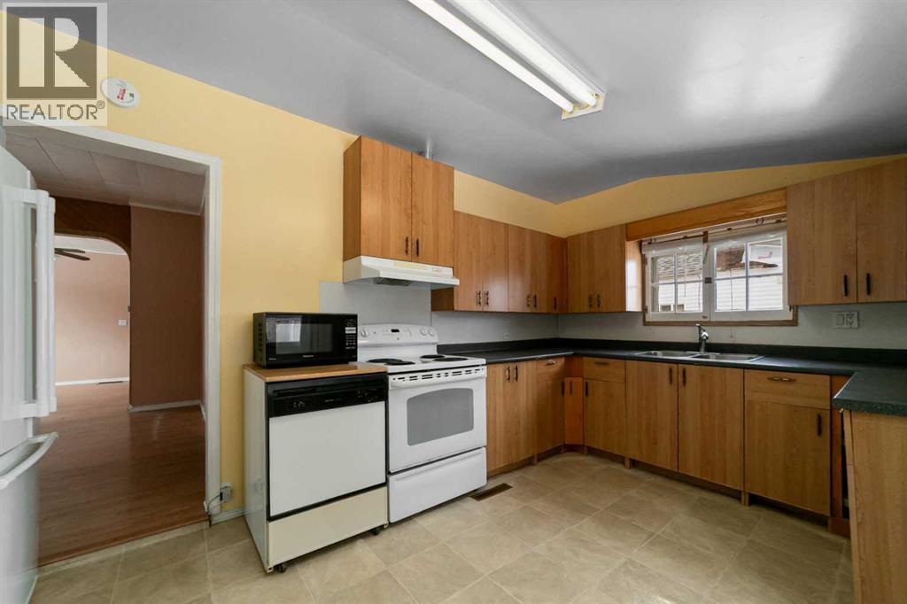 5018 50 Avenue, Sedgewick, Alberta  T0B 4C0 - Photo 16 - A2292198