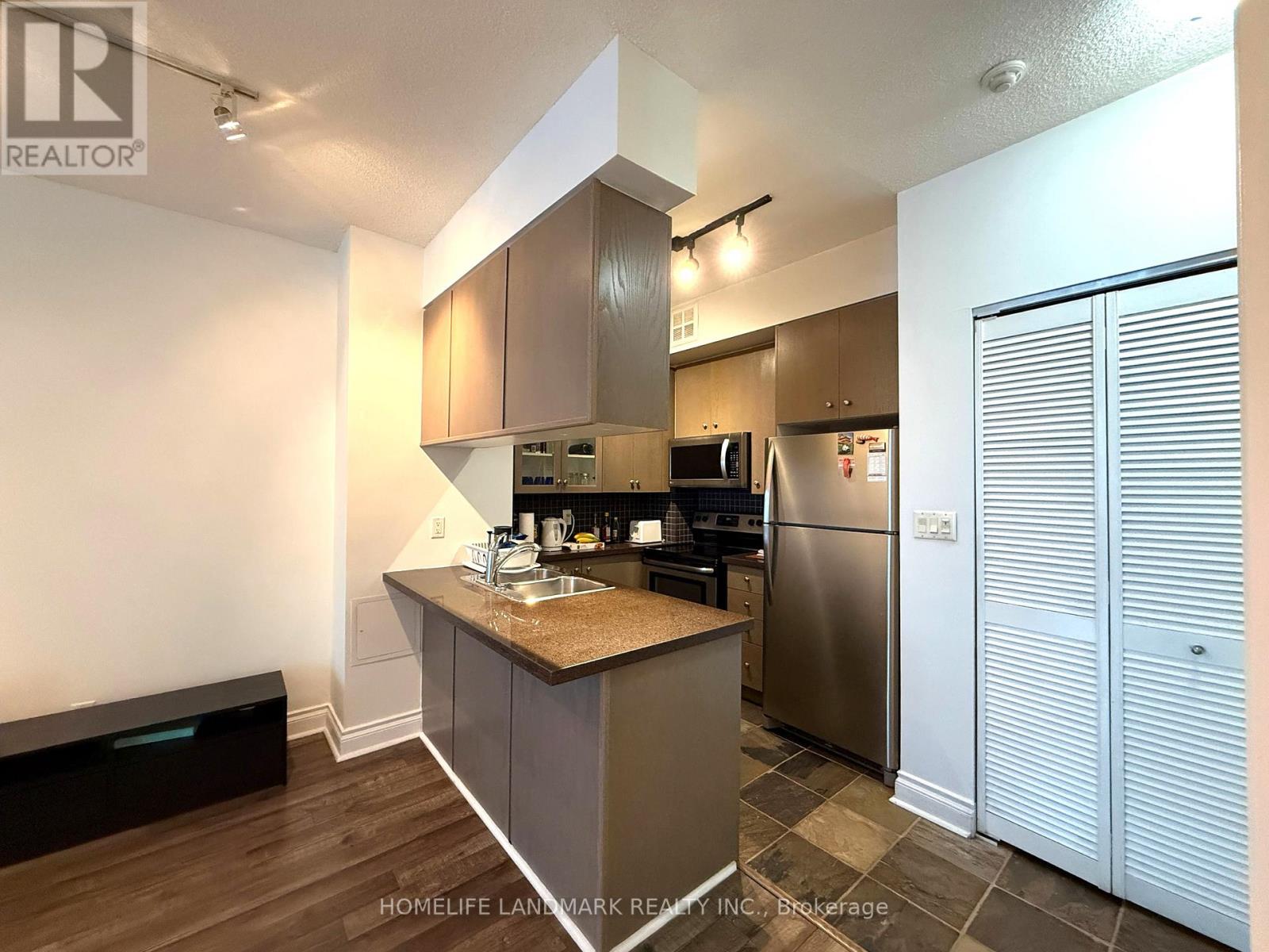 311 - 70 Alexander Street, Toronto, Ontario  M4Y 3B6 - Photo 9 - C12869112