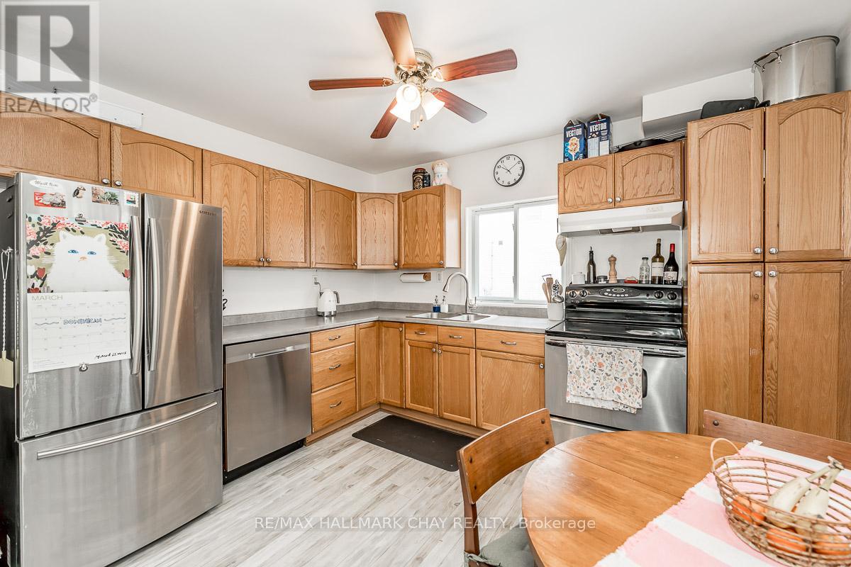 960 Gilmore Avenue, Innisfil, Ontario  L0L 1W0 - Photo 10 - N12869114