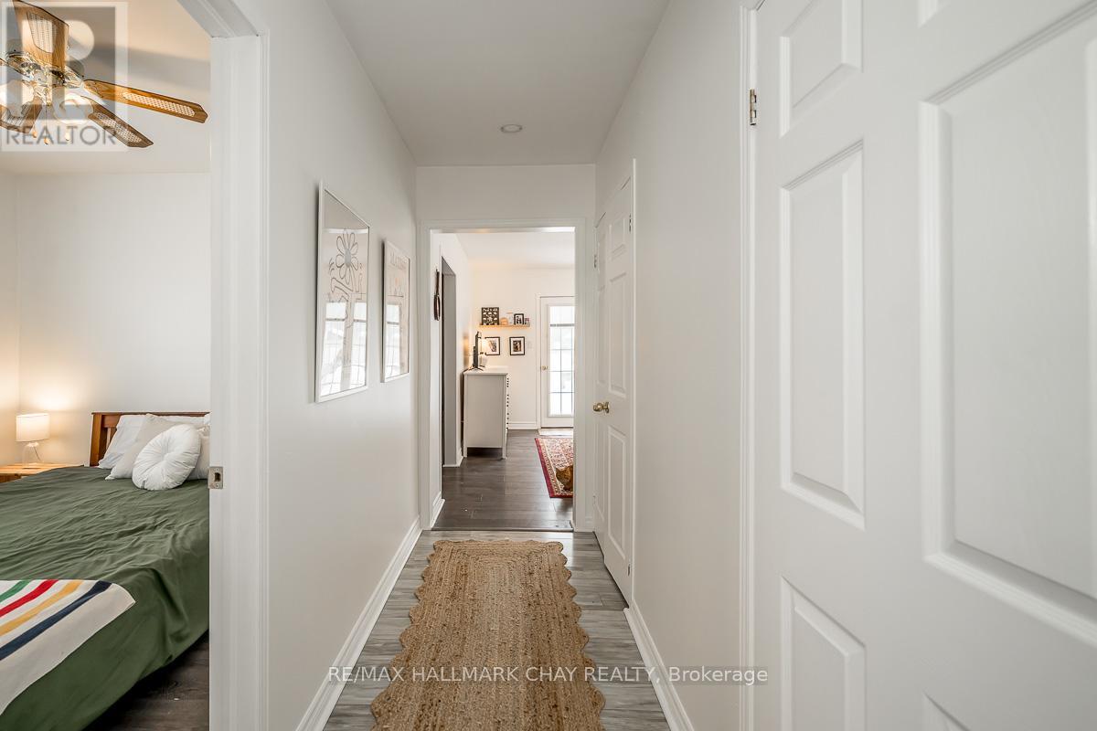 960 Gilmore Avenue, Innisfil, Ontario  L0L 1W0 - Photo 13 - N12869114