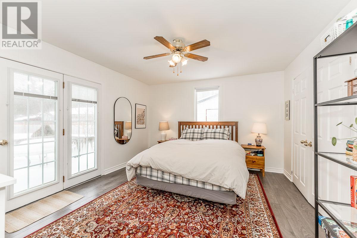 960 Gilmore Avenue, Innisfil, Ontario  L0L 1W0 - Photo 17 - N12869114