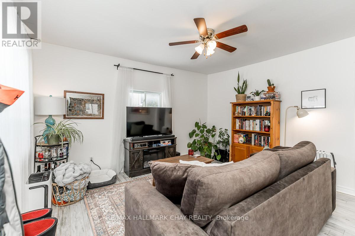 960 Gilmore Avenue, Innisfil, Ontario  L0L 1W0 - Photo 5 - N12869114