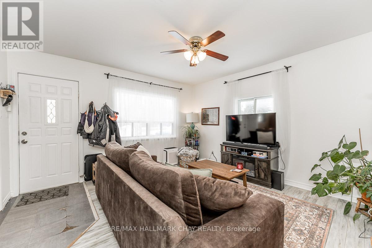 960 Gilmore Avenue, Innisfil, Ontario  L0L 1W0 - Photo 7 - N12869114