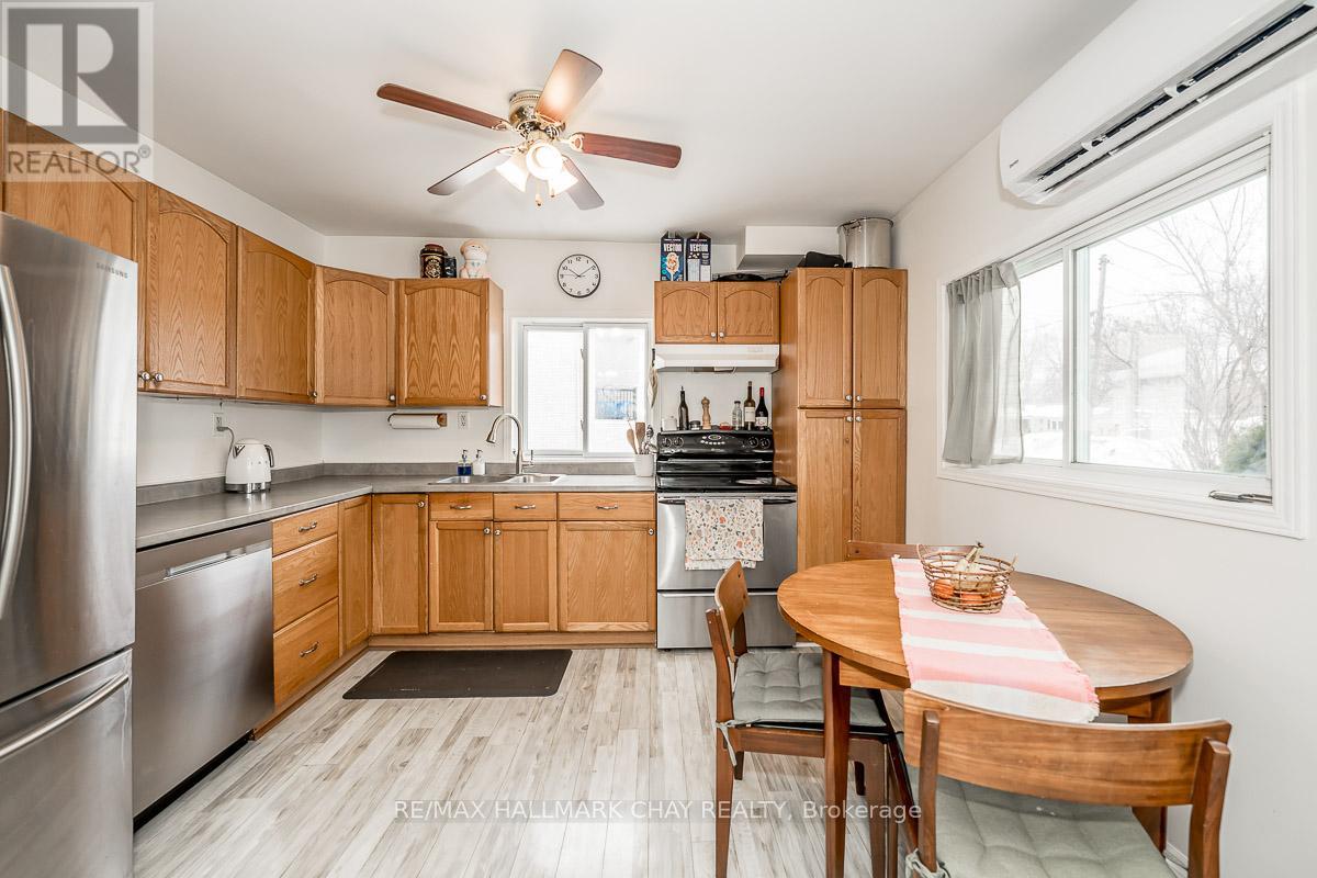 960 Gilmore Avenue, Innisfil, Ontario  L0L 1W0 - Photo 9 - N12869114