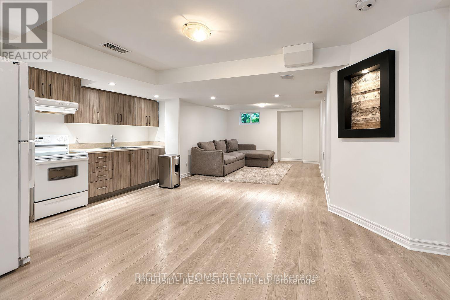 LOWER - 46 COUNTRY LANE, Barrie, Ontario