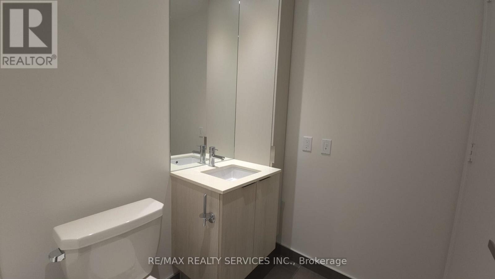 448 Burnhamthorpe Road, Mississauga, Ontario  L5B 4M6 - Photo 10 - W12869094