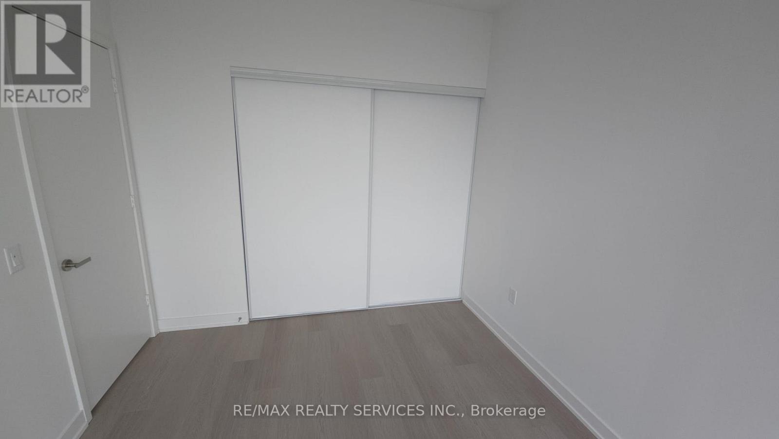 448 Burnhamthorpe Road, Mississauga, Ontario  L5B 4M6 - Photo 4 - W12869094