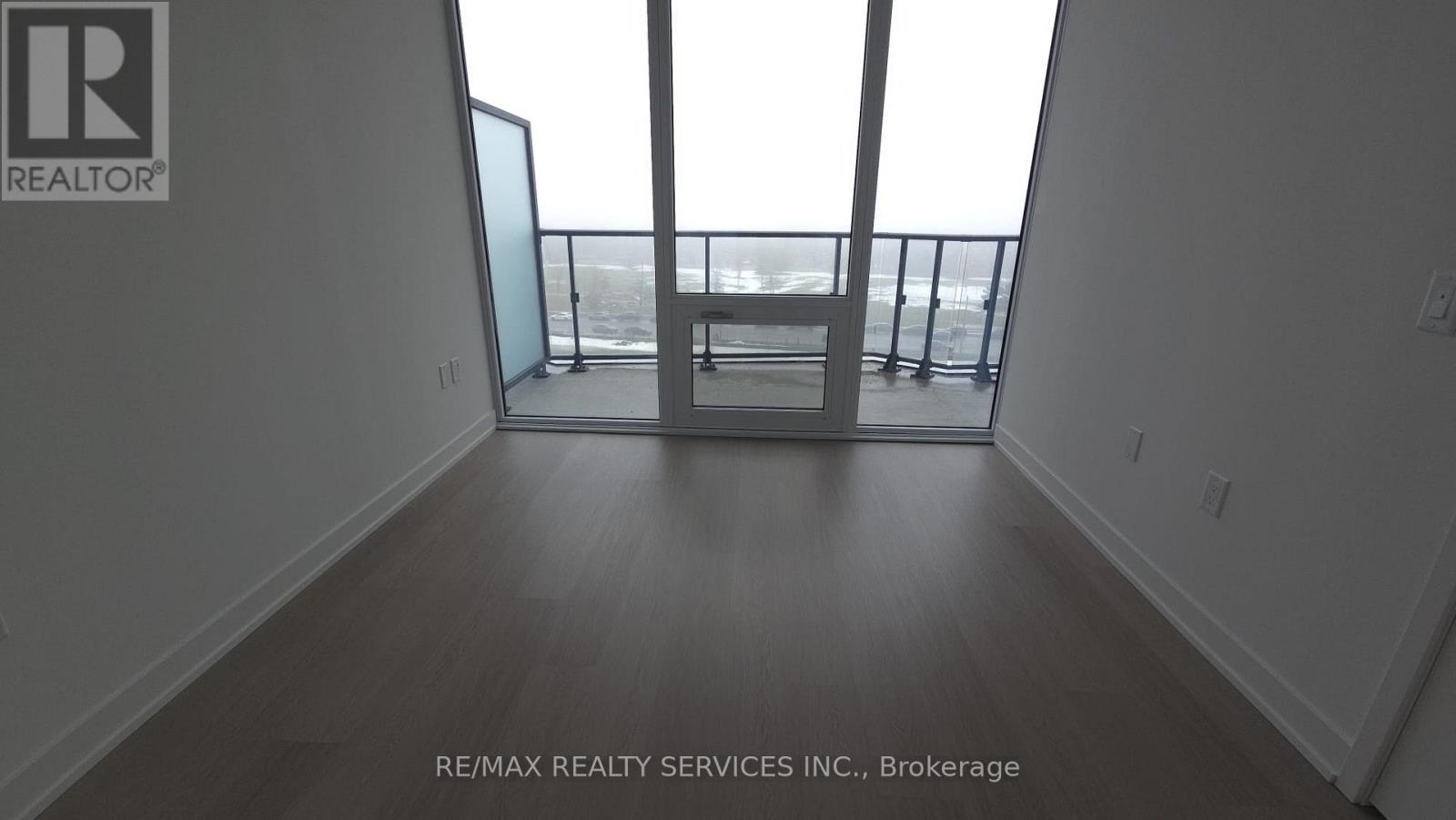 448 Burnhamthorpe Road, Mississauga, Ontario  L5B 4M6 - Photo 5 - W12869094