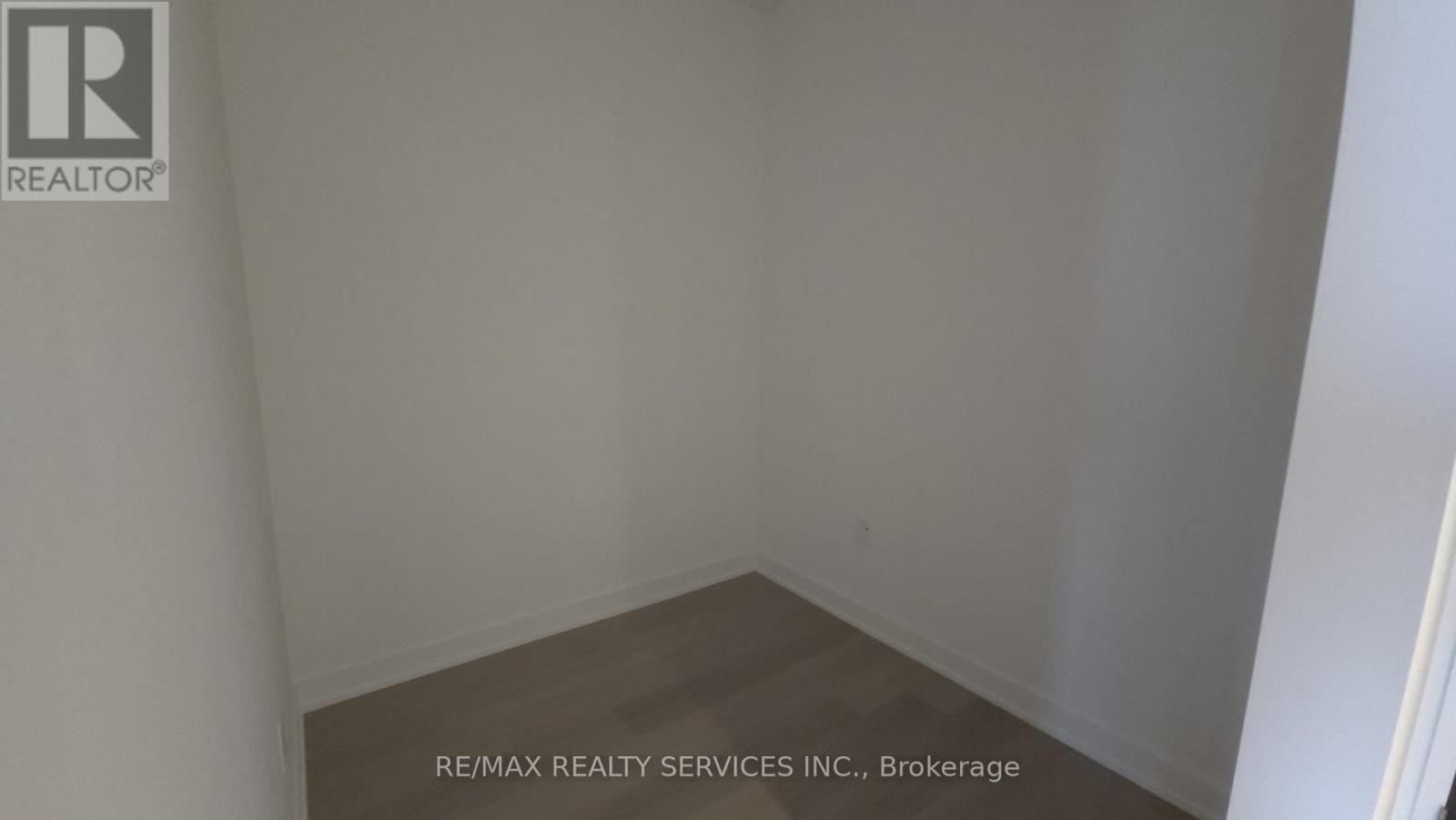 448 Burnhamthorpe Road, Mississauga, Ontario  L5B 4M6 - Photo 6 - W12869094