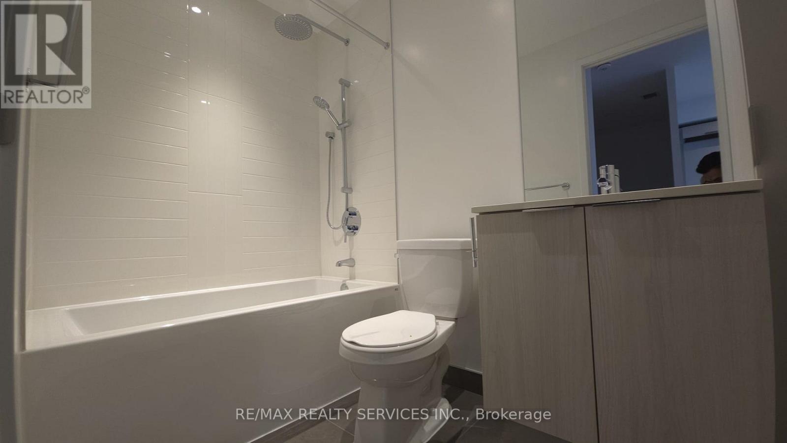 448 Burnhamthorpe Road, Mississauga, Ontario  L5B 4M6 - Photo 9 - W12869094