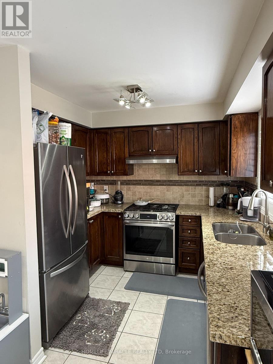 519 Delphine Drive, Burlington, Ontario  L7L 6W7 - Photo 11 - W12859220