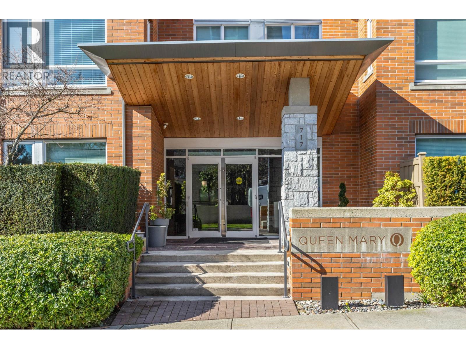 401 717 Chesterfield Avenue, North Vancouver, British Columbia  V7M 3L8 - Photo 2 - R3096674