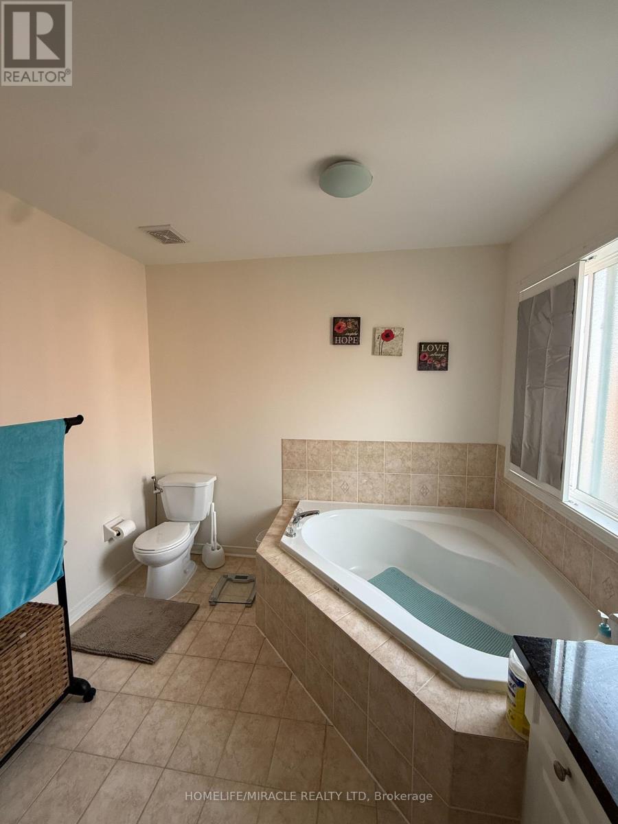 519 Delphine Drive, Burlington, Ontario  L7L 6W7 - Photo 18 - W12859220