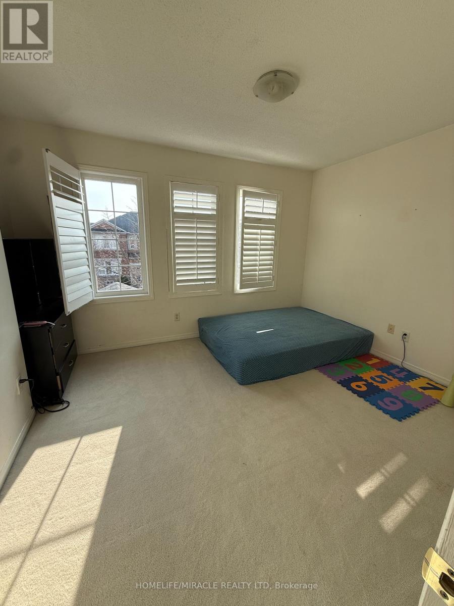 519 Delphine Drive, Burlington, Ontario  L7L 6W7 - Photo 22 - W12859220