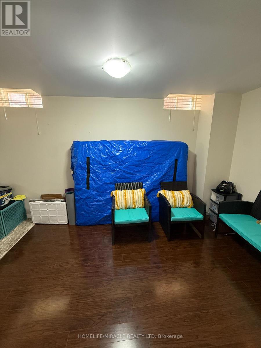 519 Delphine Drive, Burlington, Ontario  L7L 6W7 - Photo 26 - W12859220