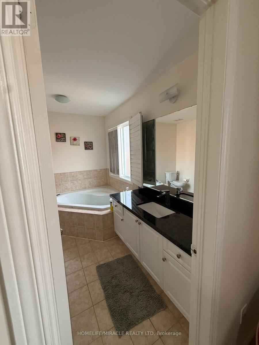 519 Delphine Drive, Burlington, Ontario  L7L 6W7 - Photo 17 - W12859220