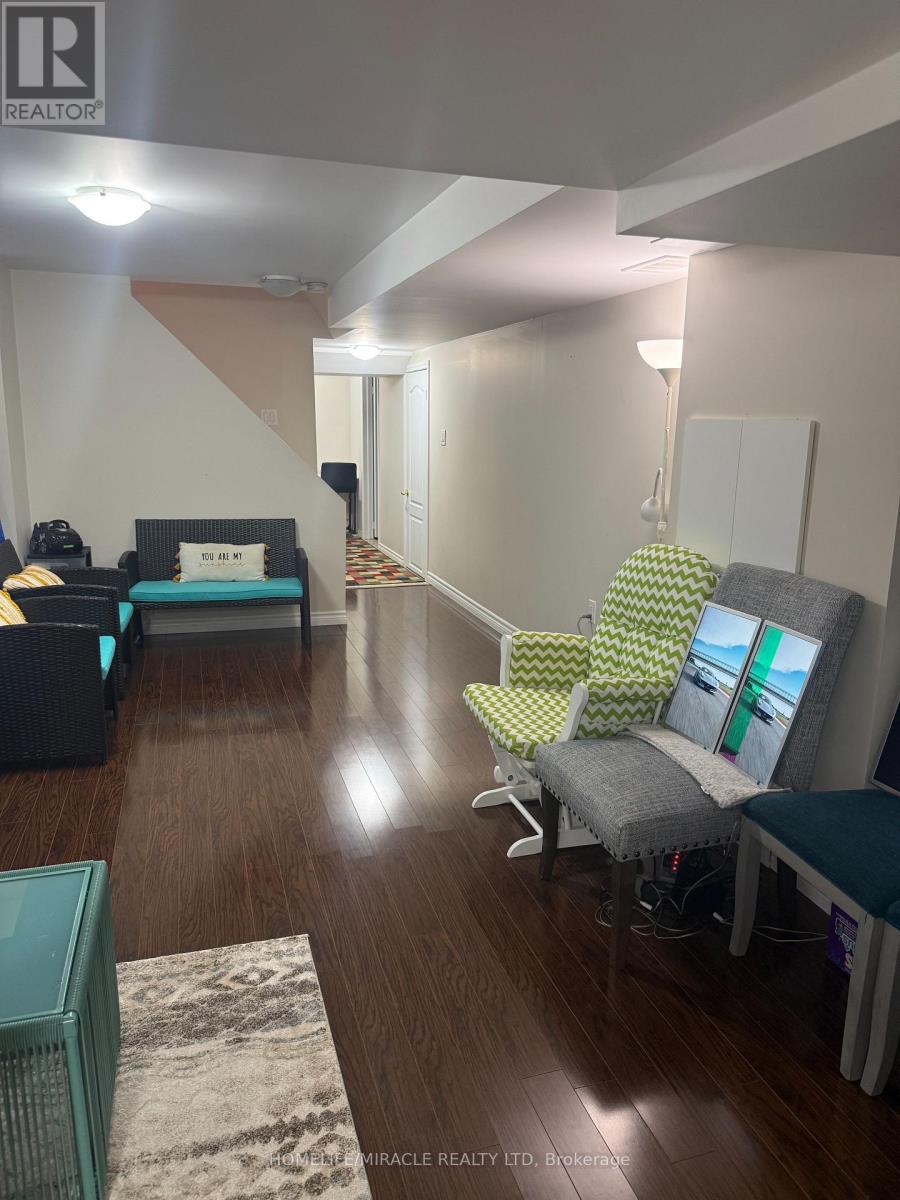 519 Delphine Drive, Burlington, Ontario  L7L 6W7 - Photo 25 - W12859220