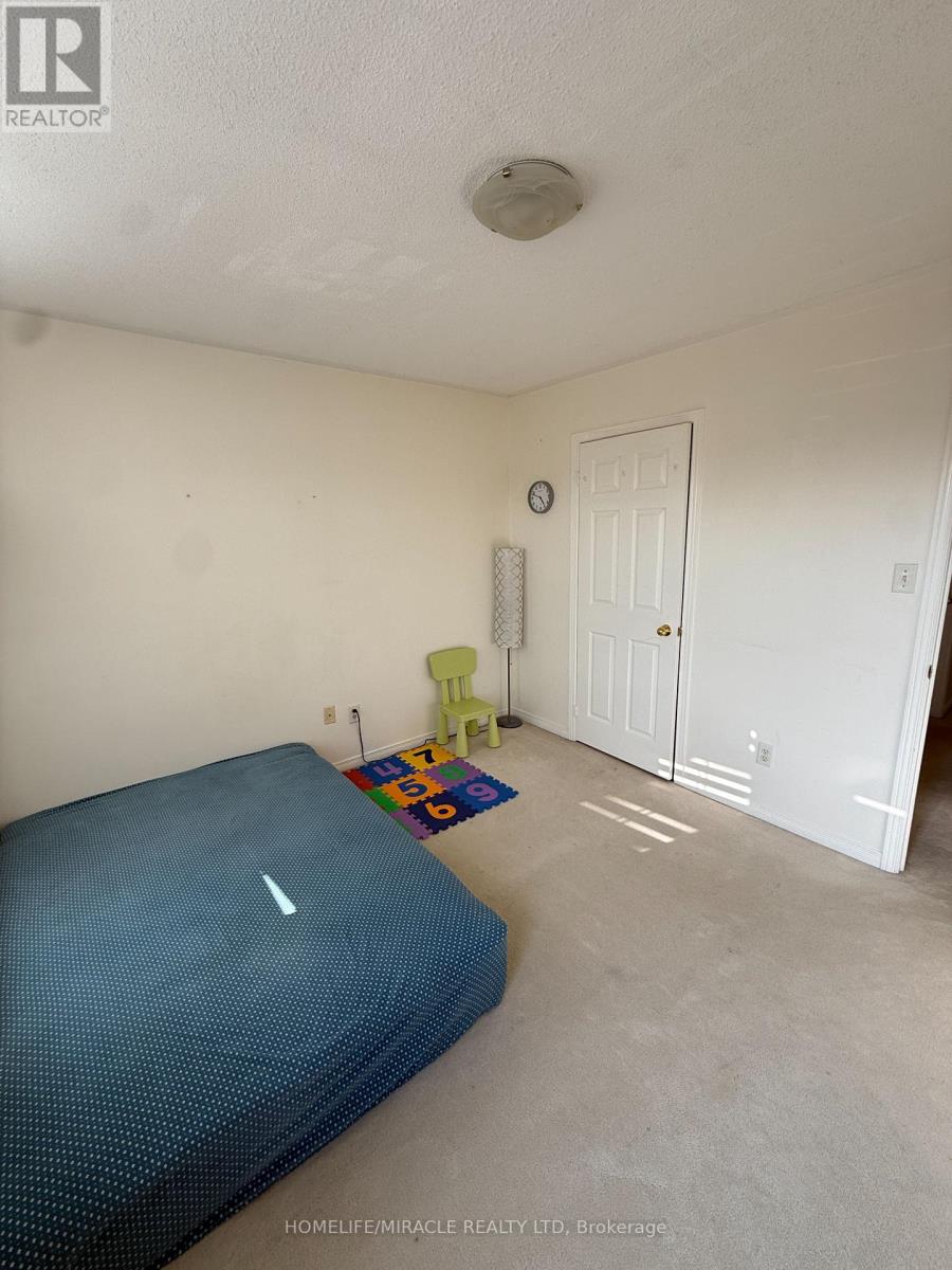 519 Delphine Drive, Burlington, Ontario  L7L 6W7 - Photo 23 - W12859220