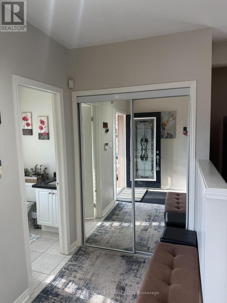 519 Delphine Drive, Burlington, Ontario  L7L 6W7 - Photo 6 - W12859220