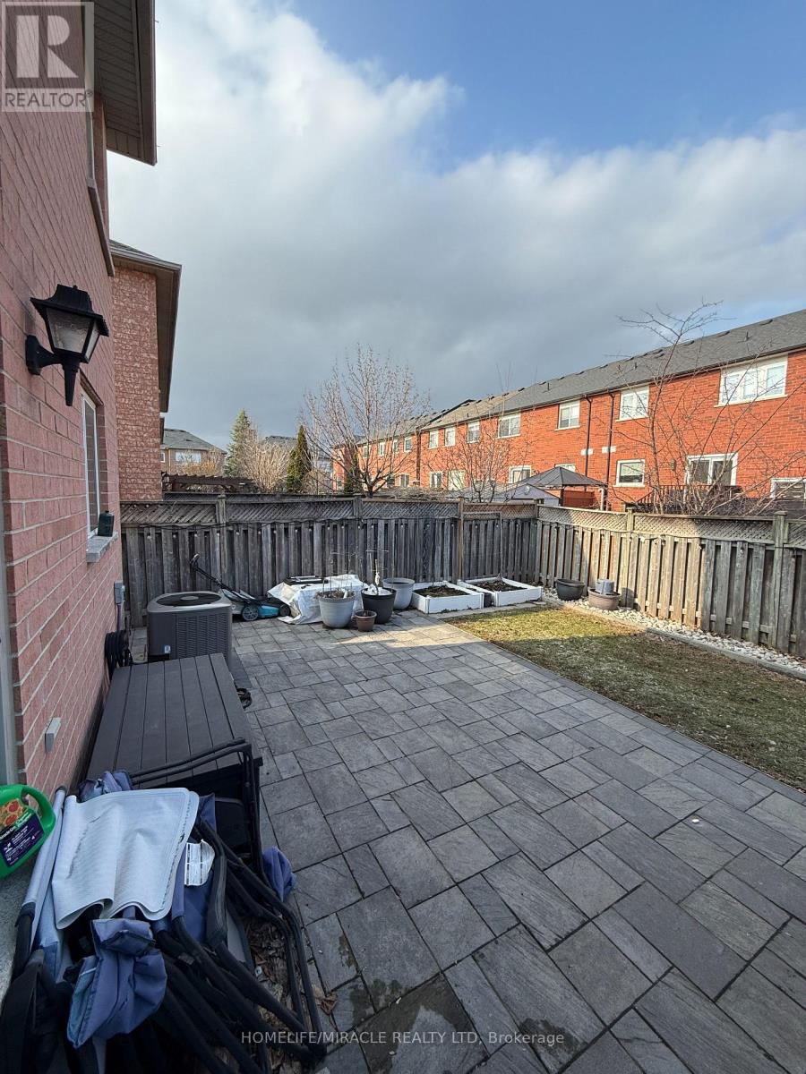 519 Delphine Drive, Burlington, Ontario  L7L 6W7 - Photo 27 - W12859220