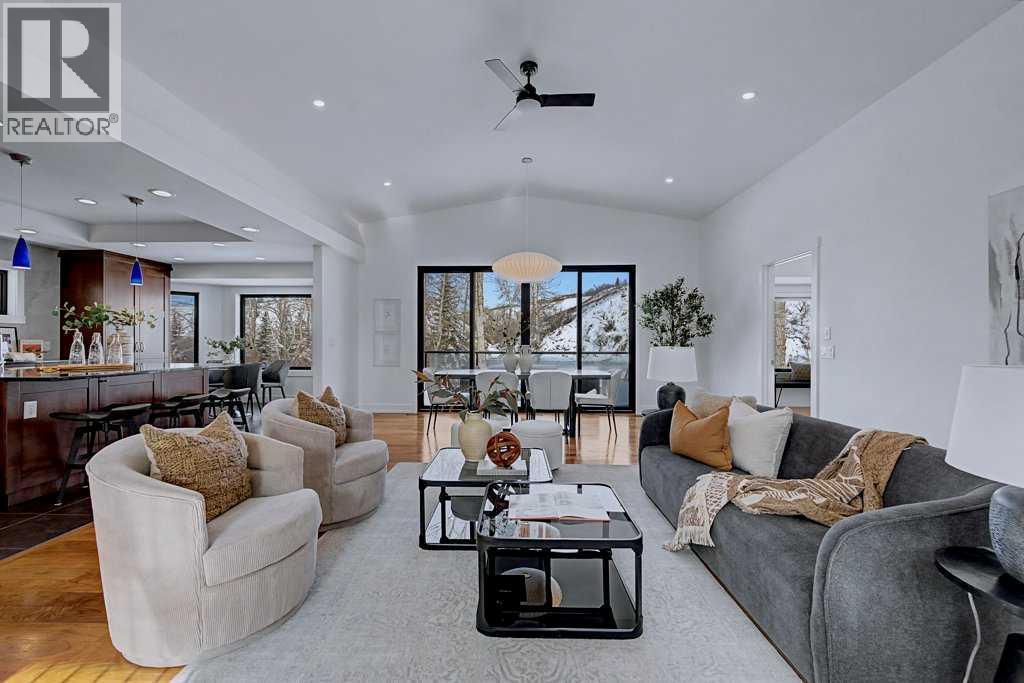 7220 Bow Crescent Nw, Calgary, Alberta  T3B 2B9 - Photo 10 - A2286608