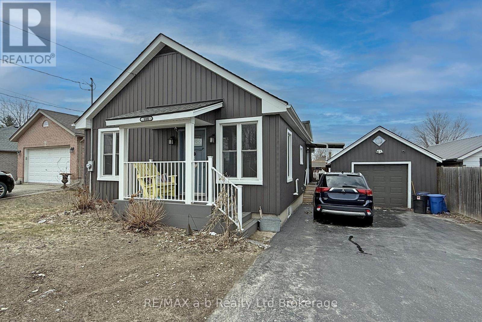 100 East Park Drive, Woodstock - South, Woodstock 