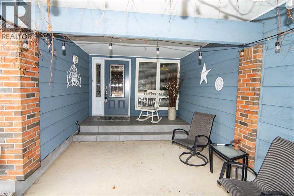 219 Lake Wood Place Se, Calgary, Alberta  T2J 4T8 - Photo 3 - A2288733