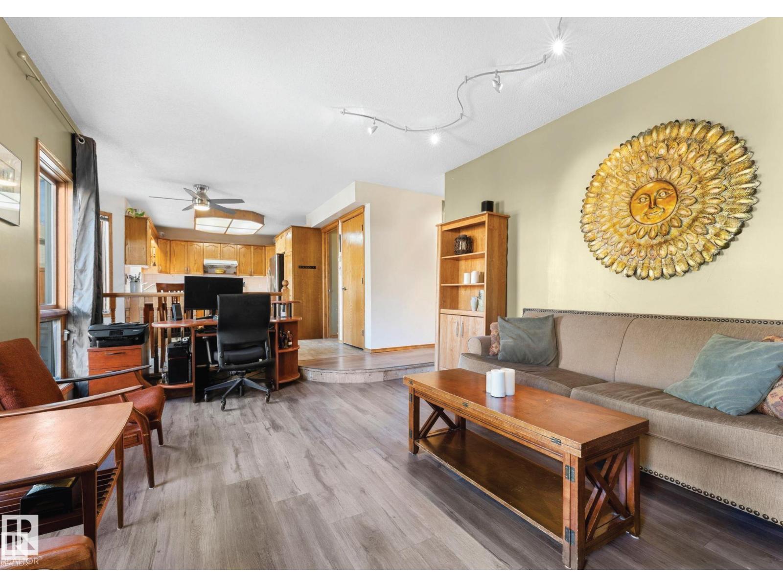 6018 156 Av Nw, Edmonton, Alberta  T5Y 2M8 - Photo 8 - E4476747