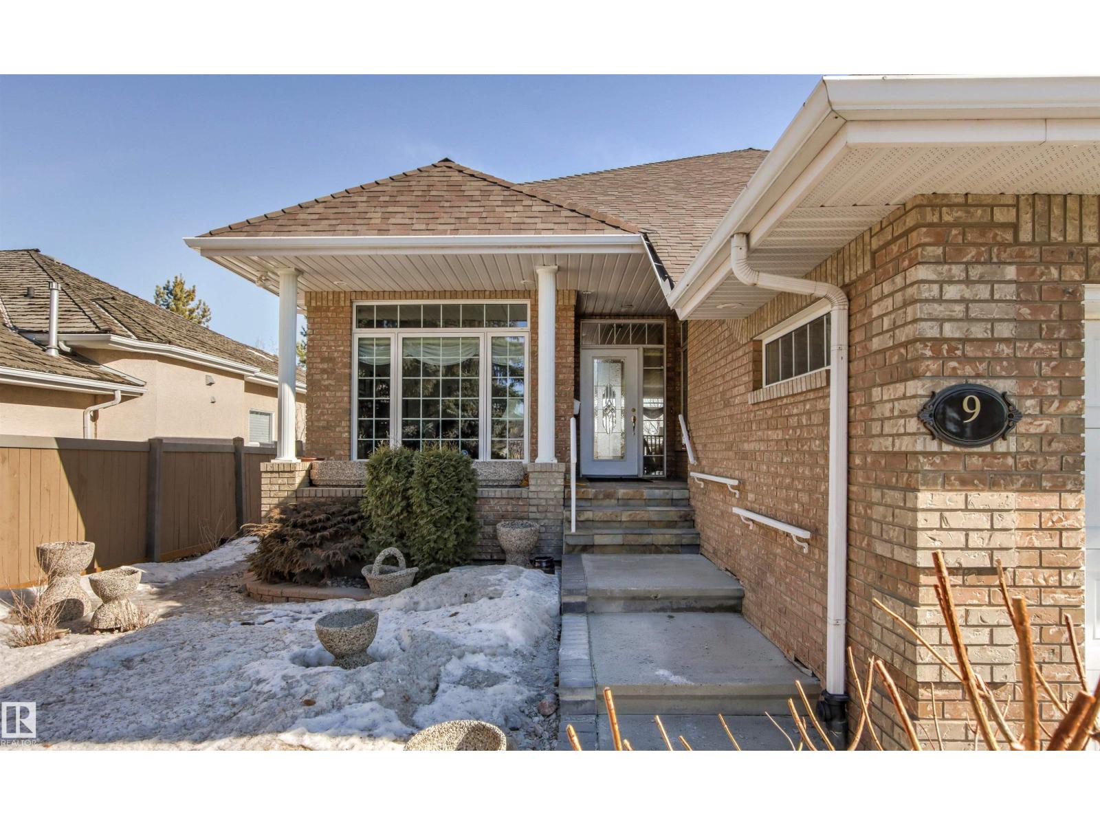 9 Butterworth Pt Nw, Edmonton, Alberta  T6R 2S3 - Photo 2 - E4476685