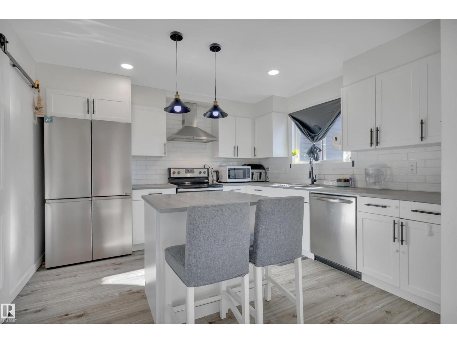 1714 LAKEWOOD RD S NW, edmonton, Alberta