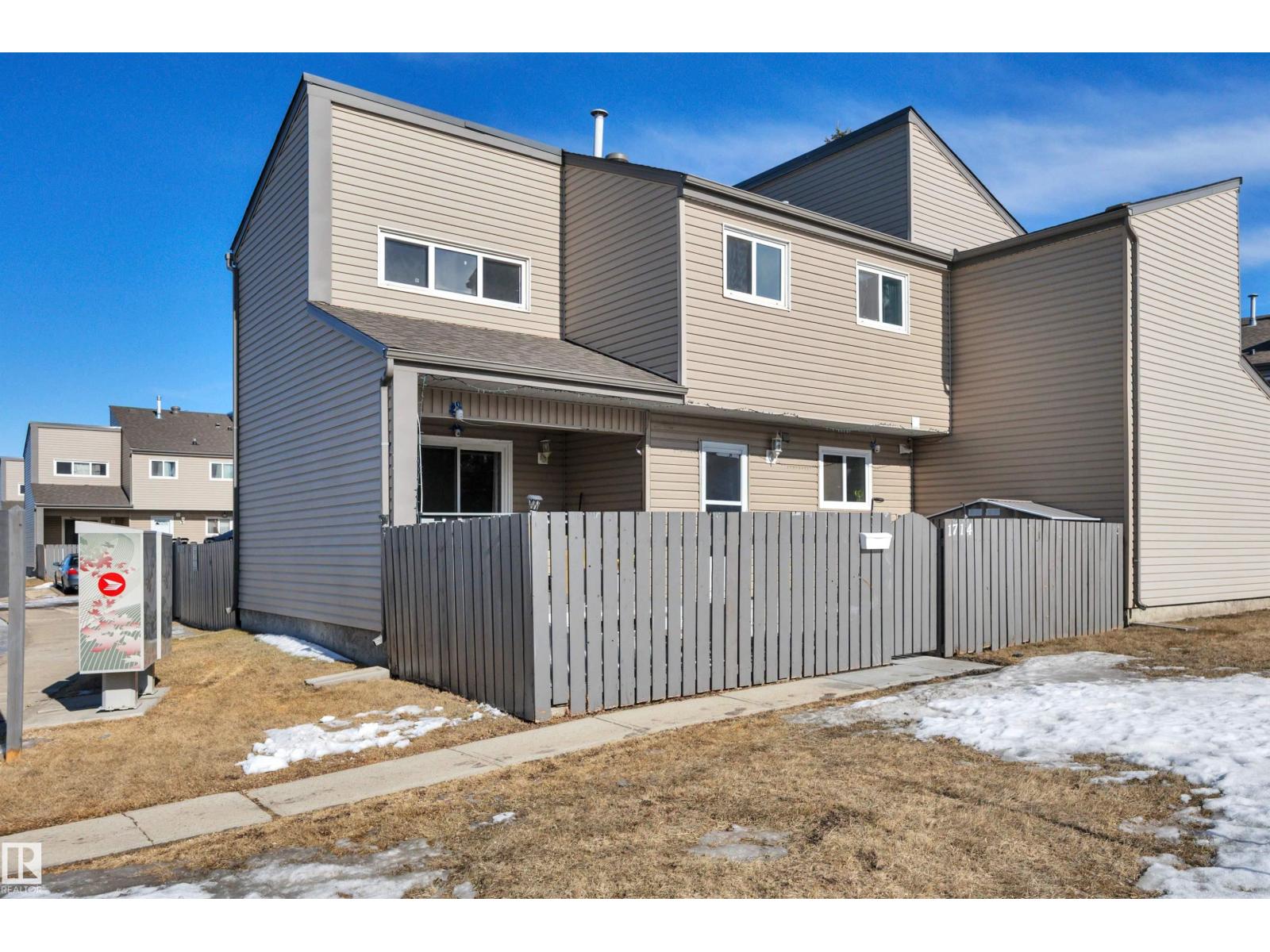 1714 Lakewood Rd S Nw, Edmonton, Alberta  T6K 3H5 - Photo 2 - E4476809